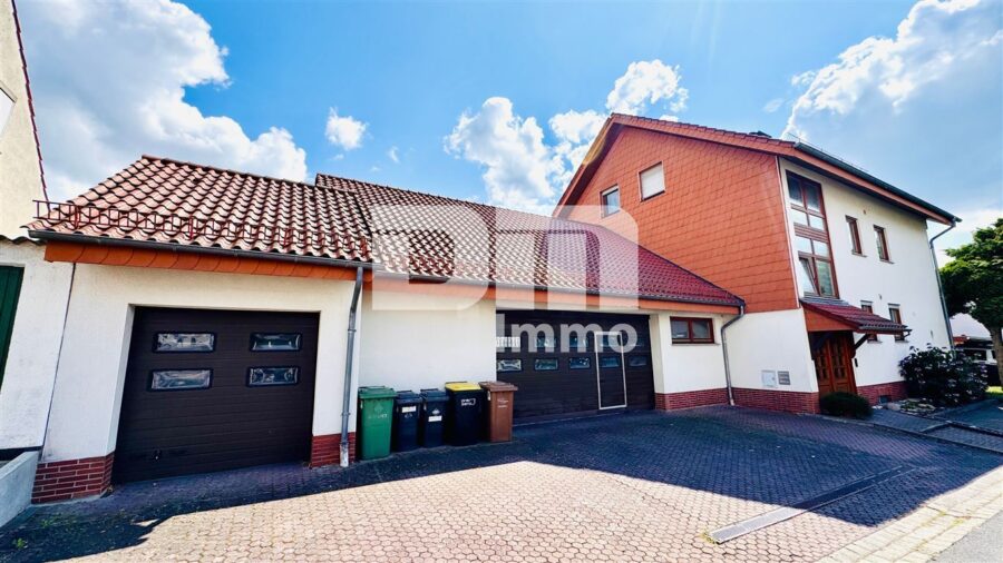 Zwei- bis Dreifamilienhaus + Großes Nebengebäude / Halle in gesuchter Lage - Wohnhaus + Nebengebäude